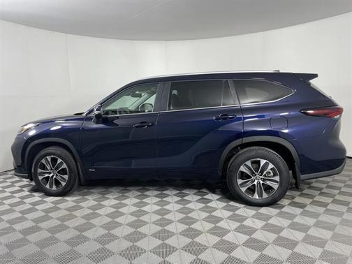 2025 Toyota Highlander Hybrid XLE