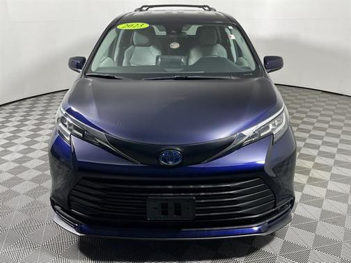 2023 Toyota Sienna LE