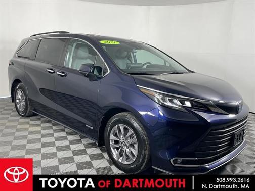 2021 Toyota Sienna XLE 8 Passenger