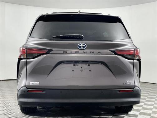 2021 Toyota Sienna XLE 8 Passenger