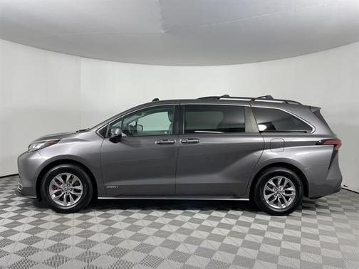 2021 Toyota Sienna XLE 8 Passenger