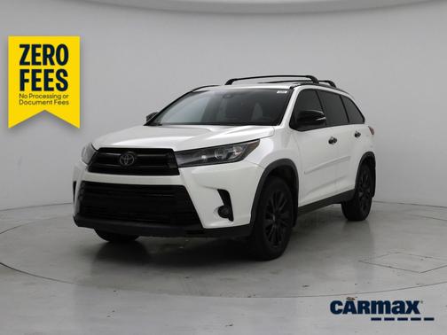 White 2019 Toyota Highlander SE
