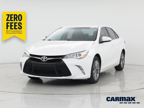 White 2016 Toyota Camry SE