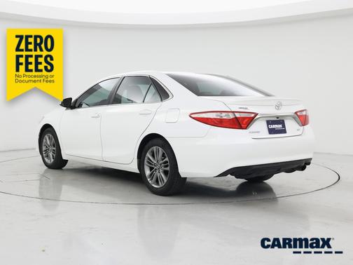 White 2016 Toyota Camry SE