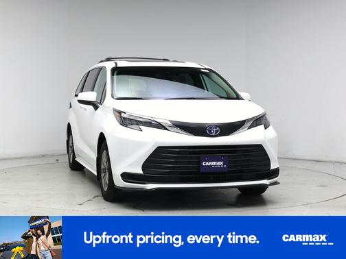 White 2025 Toyota Sienna LE