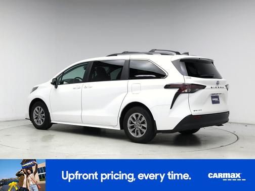 White 2025 Toyota Sienna LE
