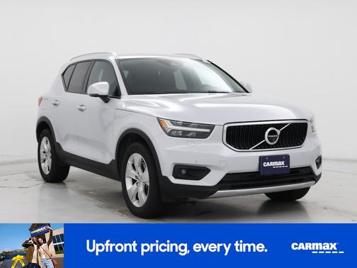 2022 Volvo XC40 T5 Momentum