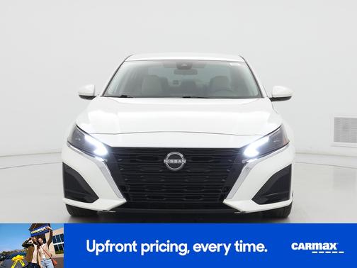 White 2023 Nissan Altima SV