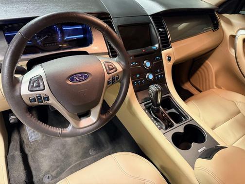 2018 Ford Taurus SEL