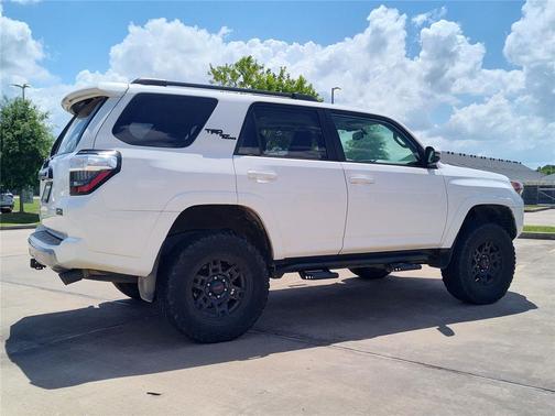 Super White 2019 Toyota 4Runner SR5