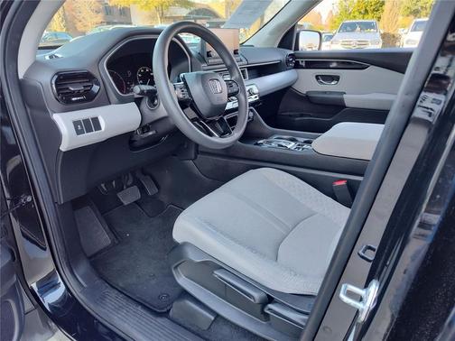 2023 Honda Pilot AWD LX