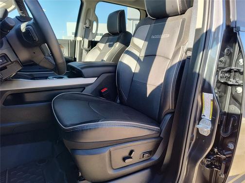 2024 RAM 3500 Laramie Crew Cab 4x4 8' Box