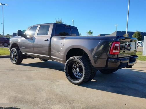 2024 RAM 3500 Laramie Crew Cab 4x4 8' Box