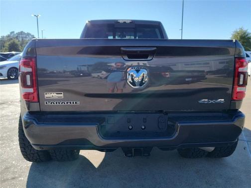 2024 RAM 3500 Laramie Crew Cab 4x4 8' Box