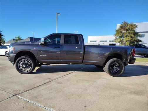 2024 RAM 3500 Laramie Crew Cab 4x4 8' Box