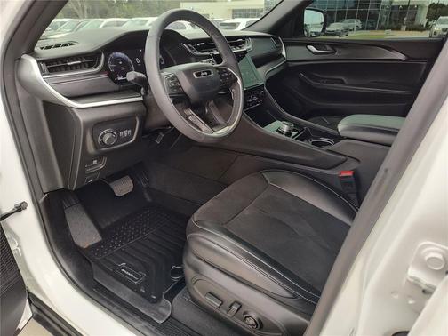 Bright White Clearcoat 2024 Jeep Grand Cherokee Altitude