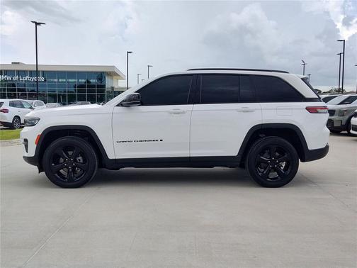 Bright White Clearcoat 2024 Jeep Grand Cherokee Altitude