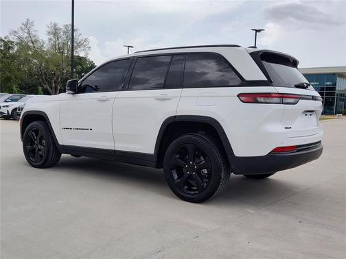 Bright White Clearcoat 2024 Jeep Grand Cherokee Altitude