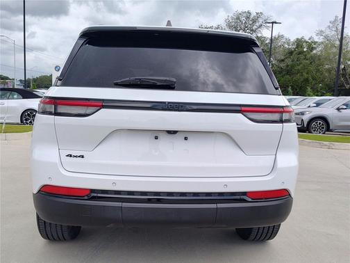Bright White Clearcoat 2024 Jeep Grand Cherokee Altitude