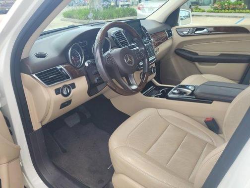 Photo 4 of 4 of 2016 Mercedes-Benz GLE-Class GLE 350