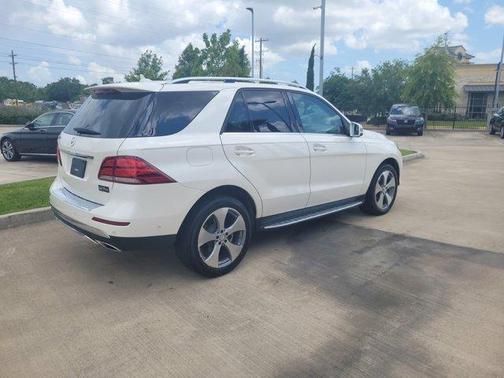 Photo 2 of 4 of 2016 Mercedes-Benz GLE-Class GLE 350
