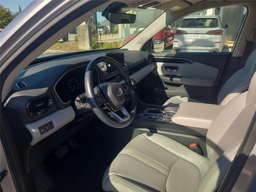 2023 Honda Pilot Touring 8-Passenger