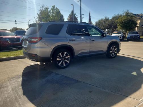 2023 Honda Pilot Touring 8-Passenger