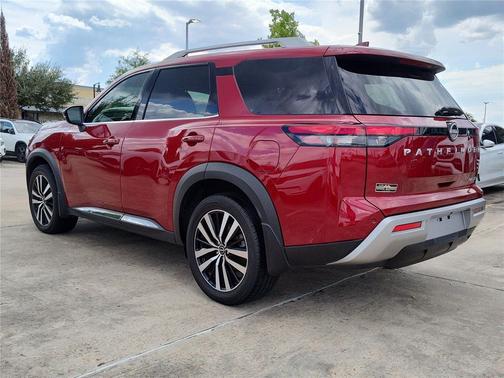 2024 Nissan Pathfinder Platinum FWD