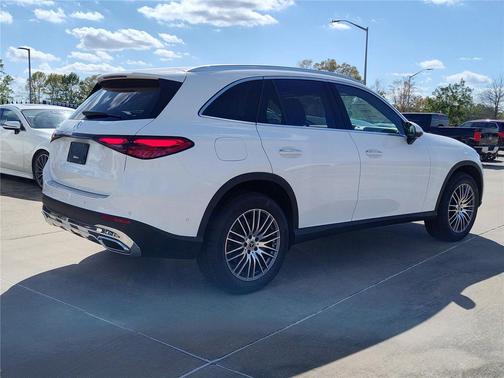 Polar White 2026 Mercedes-Benz GLC 300 Base