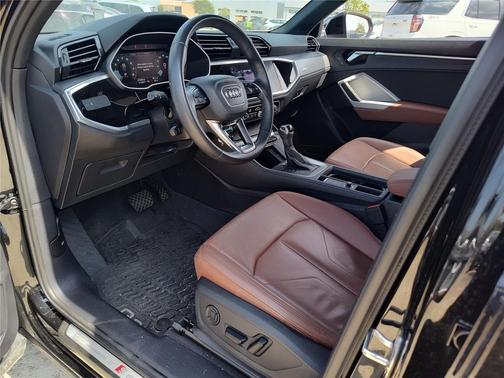 Mythos Black Metallic 2022 Audi Q3 45 S line Premium