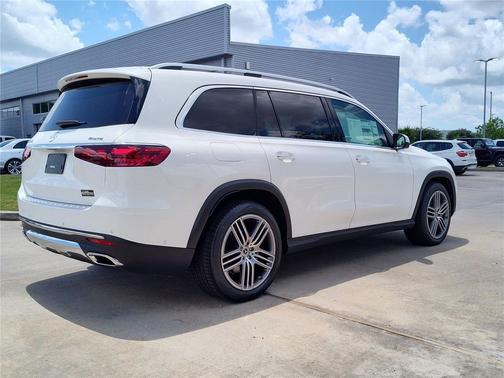 Polar White 2026 Mercedes-Benz GLS 450 4MATIC
