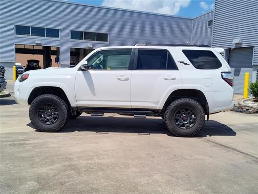 Super White 2019 Toyota 4Runner SR5