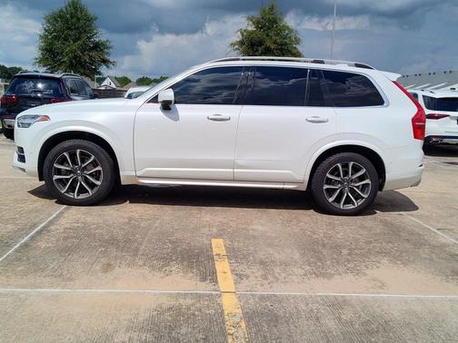Crystal White Metallic 2018 Volvo XC90 T6 Momentum
