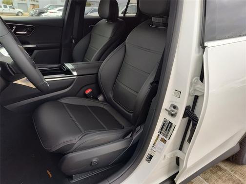 WHITE 2026 Mercedes-Benz GLC 300 Base