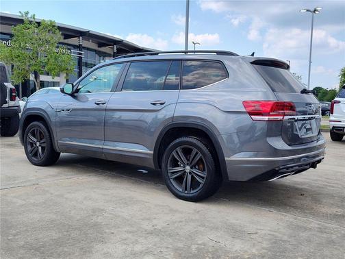 Platinum Gray Metallic 2020 Volkswagen Atlas 3.6L SE w/Technology