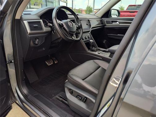 Platinum Gray Metallic 2020 Volkswagen Atlas 3.6L SE w/Technology