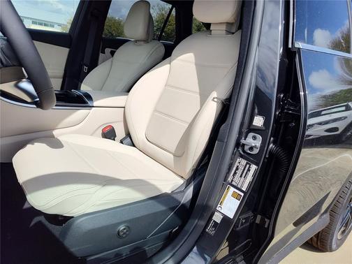 2026 Mercedes-Benz GLC 300 Base