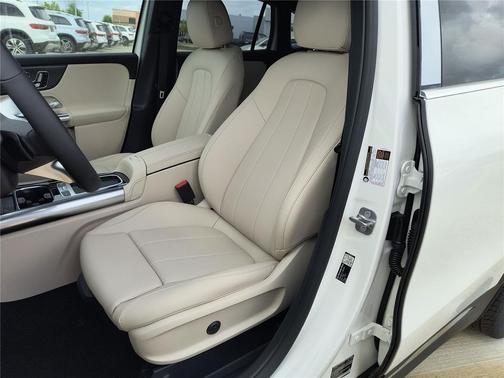 Polar White 2026 Mercedes-Benz GLA 250 4MATIC