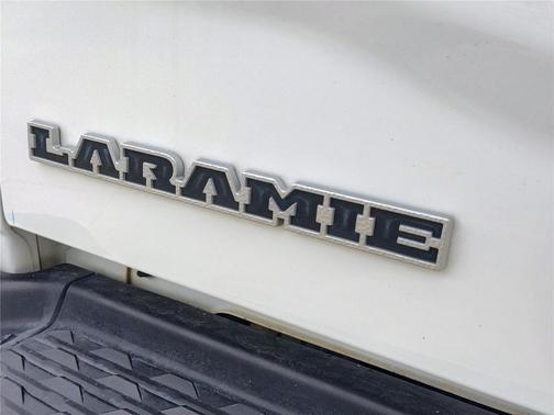 Bright White Clearcoat 2024 RAM 2500 Laramie Crew Cab 4x4 6'4' Box