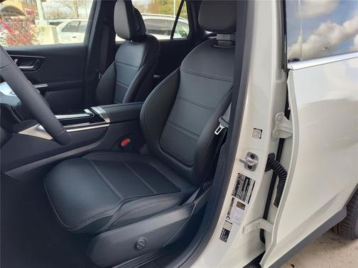 WHITE 2026 Mercedes-Benz GLC 300 Base