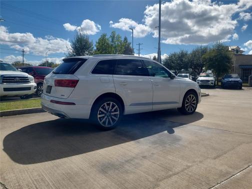 2019 Audi Q7 45 Premium Plus