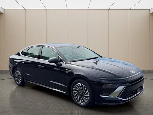 Black 2025 Hyundai SONATA Hybrid SEL