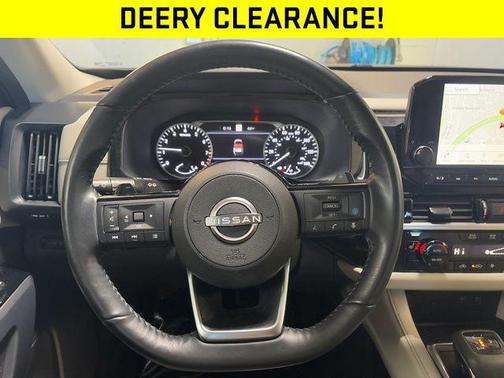2023 Nissan Pathfinder SL 4WD