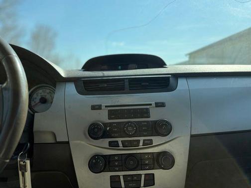 Ingot Silver Metallic 2010 Ford Focus SES