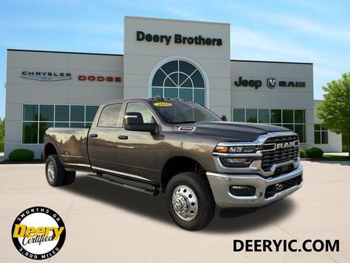 2025 RAM 3500 Tradesman Crew Cab 4x4 8' Box