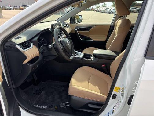 2020 Toyota RAV4 Hybrid LE
