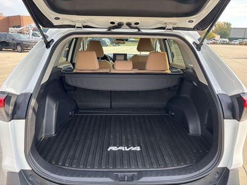 2020 Toyota RAV4 Hybrid LE