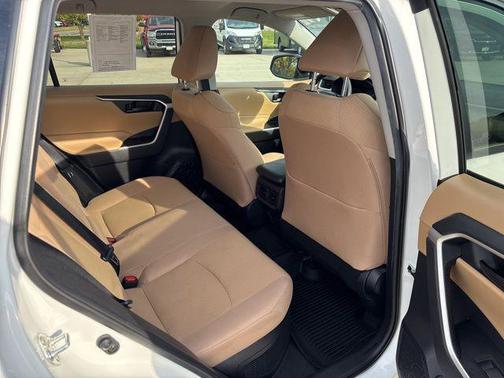2020 Toyota RAV4 Hybrid LE