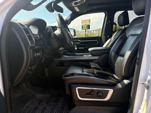 Ivory White Tri-Coat Pearlcoat 2020 RAM 1500 Laramie