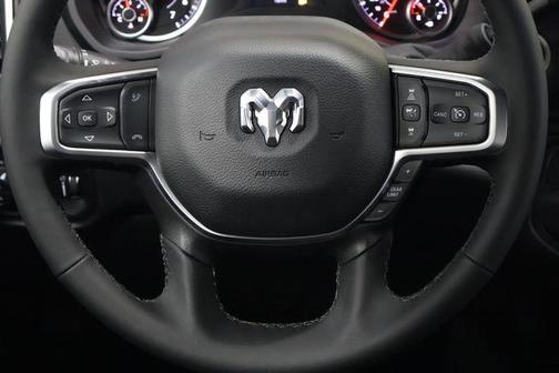 Bright White Clearcoat 2026 RAM 2500 Big Horn Crew Cab 4x4 6'4' Box